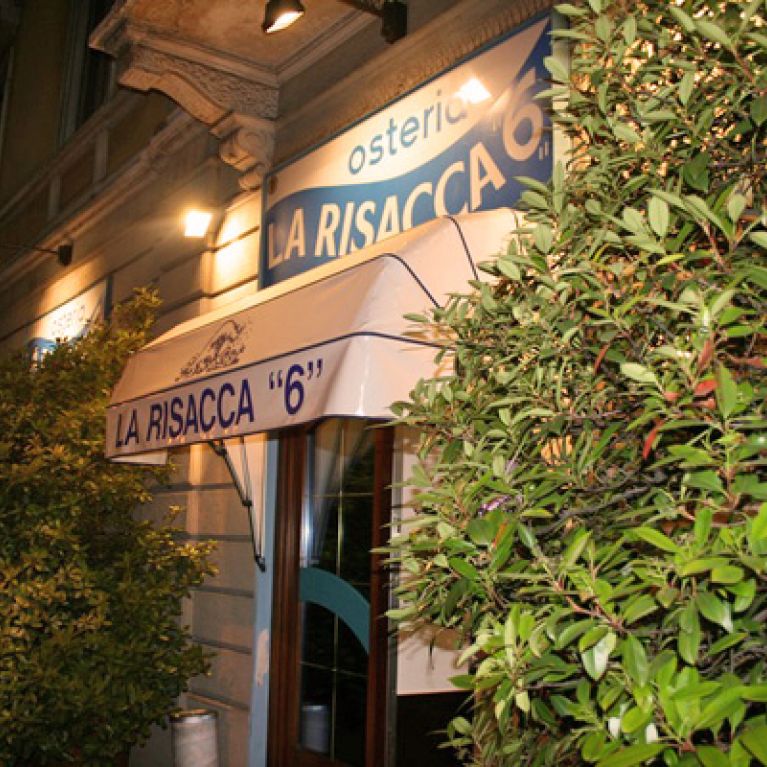 insegna osteria illuminata